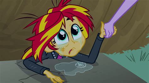 sunset shimmer and twilight sparkle|sunset shimmer crying twilight sparkle.